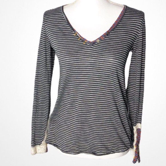 Anthropologie Tops - Anthropologie Little Yellow Button Top